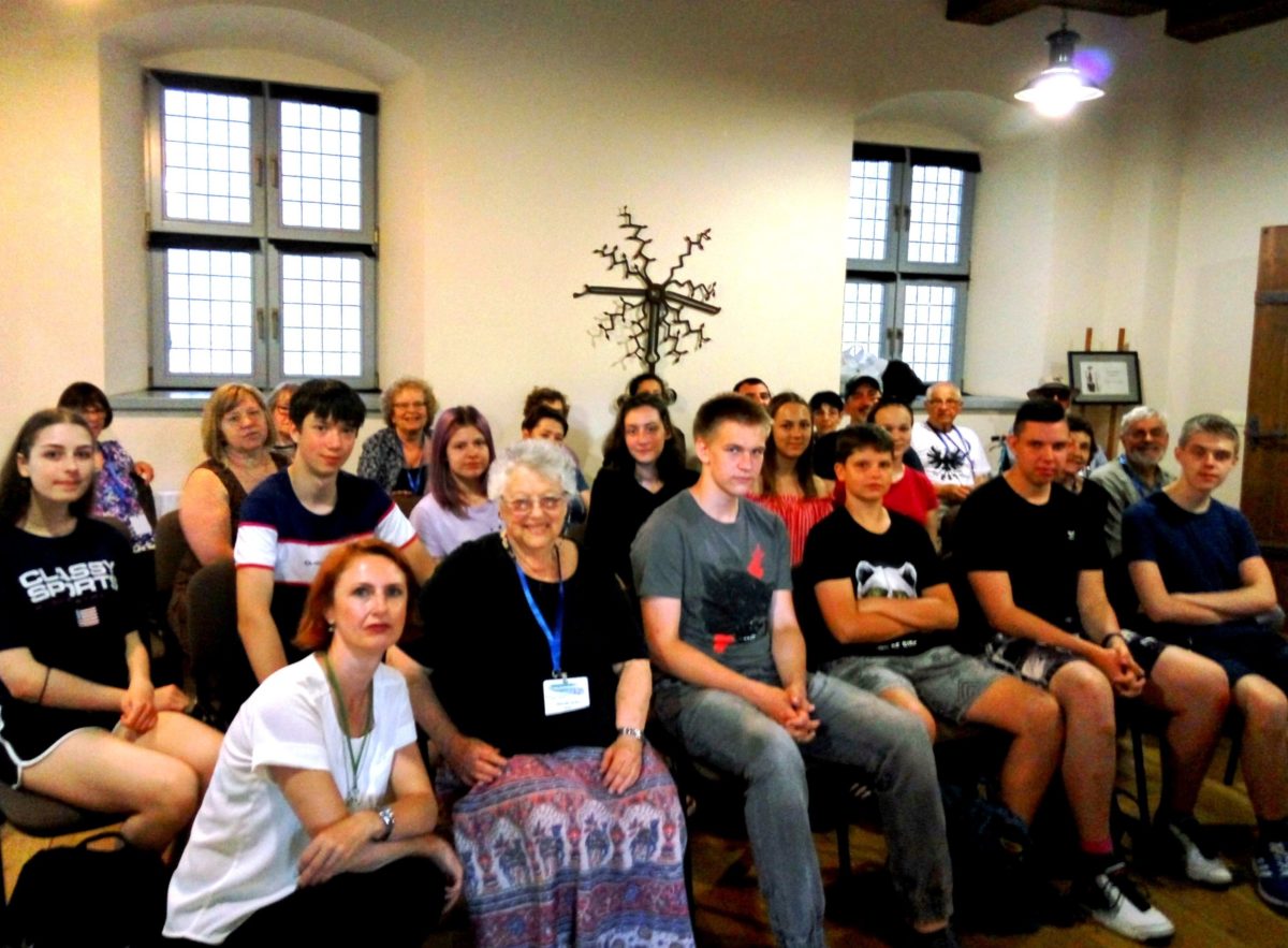   Glenda Levitt with Lithuanian student group at the Castle