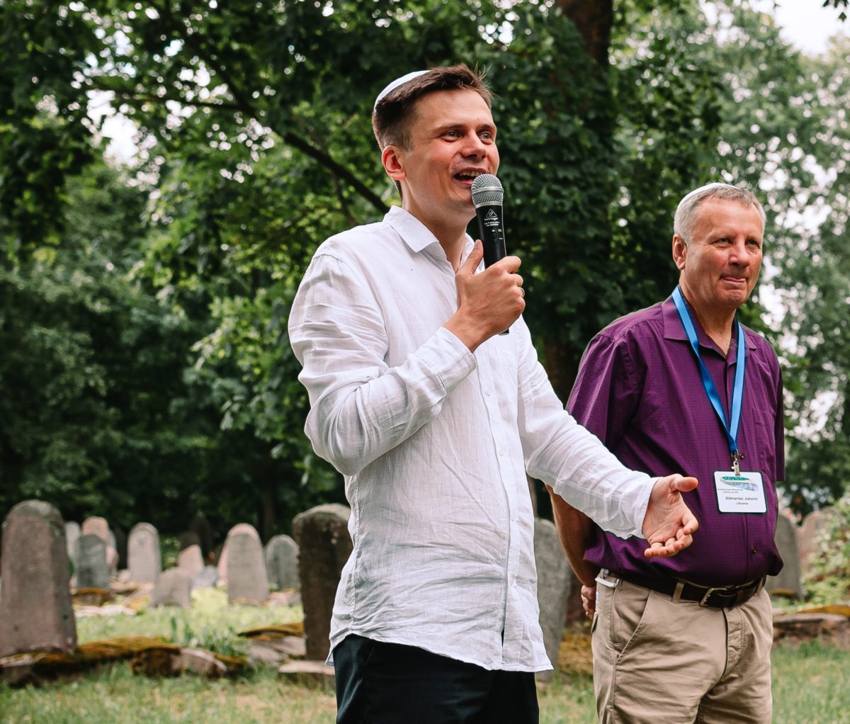 Merunas Jukonis and father Vidmantas at the Jewish cemetery