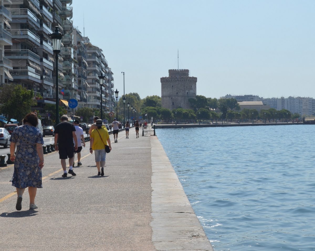 Promenade along waterfront which passes the old Jewish quarter, Thessaloniki