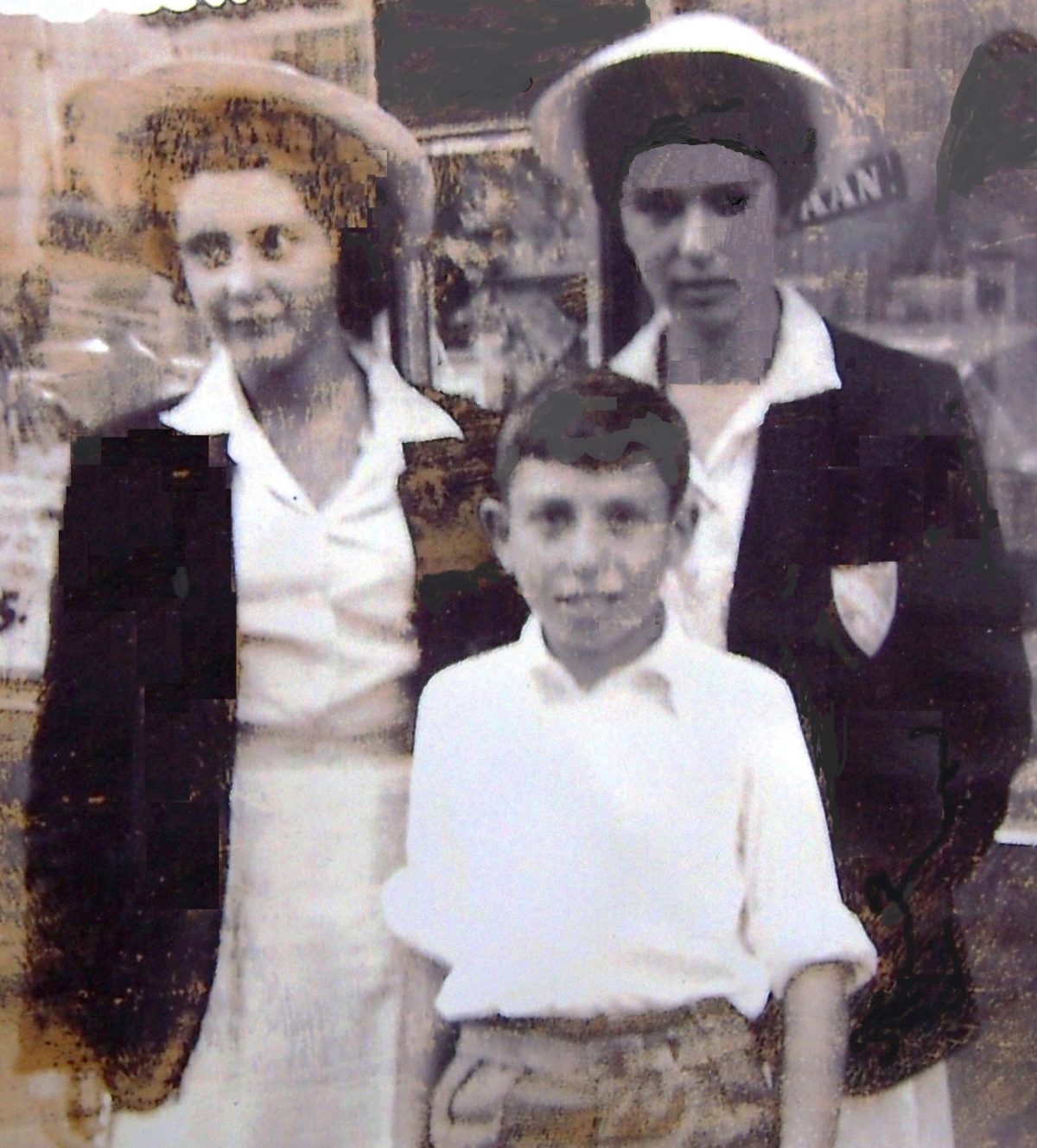 Three boarders in the city’s centre, 1959. Brenda Padowitz (left) with Beatrice and Stuart Buxbaum